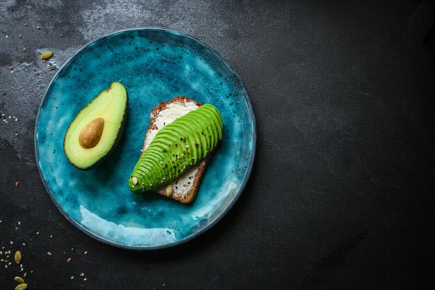 Avocado-Sandwich (gesunder Snack)