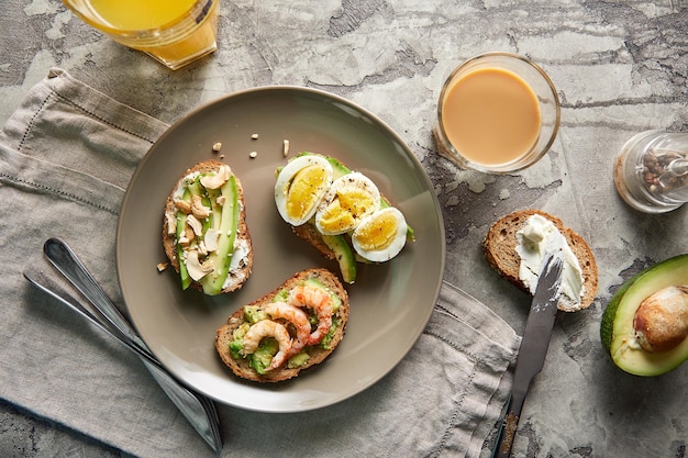 Avocado-Toast Pflanzliches Essen