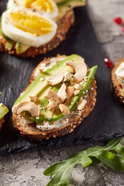 Avocado-Toast Pflanzliches Essen