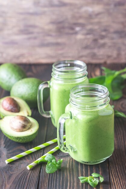 Avocado- und Spinat-Smoothies