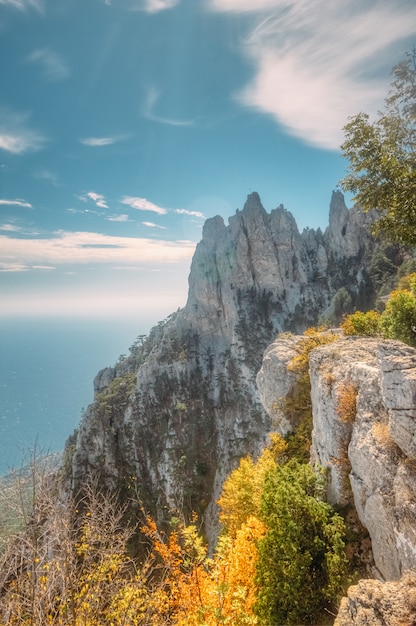 Ay Petri rock cerca de la ciudad de Yalta