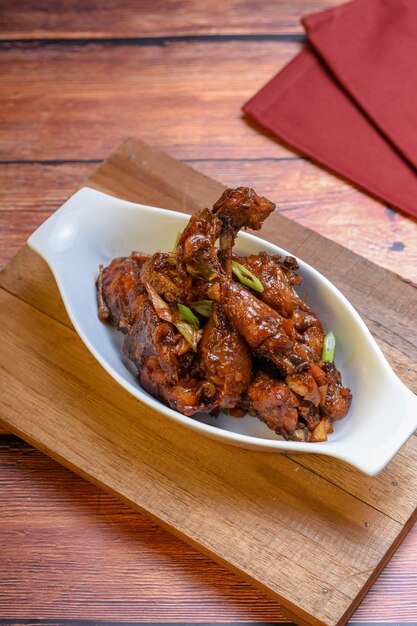 ayam goreng mentega frango frito em molho de soja doce amanteigado