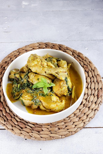 Ayam Tuturuga ein traditionelles Essen aus Manado Ostindonesien Hergestellt aus Hühnchen mit so vielen Gewürzen