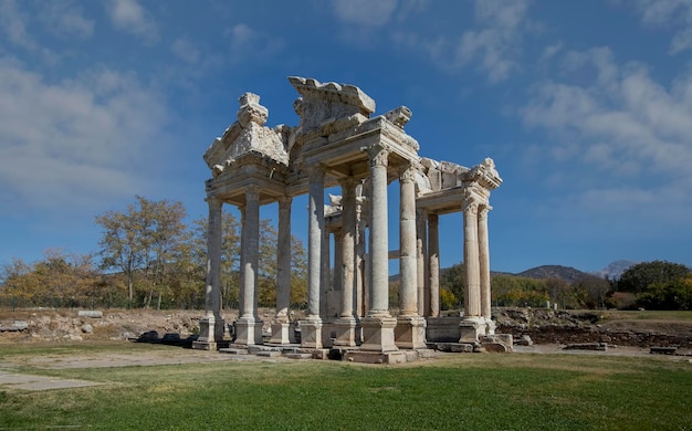 Aydın,Turquía - 30 de octubre de 2022: Museo de la Ciudad Antigua de Afrodisias; Esculturas de los períodos helenístico y romano encontradas en las excavaciones de Afrodisias.