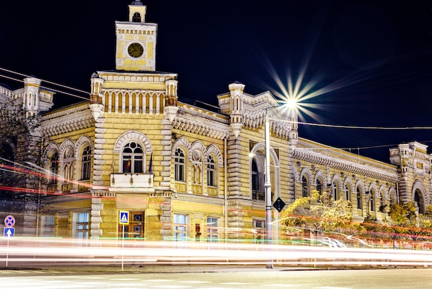 Ayuntamiento de Chisinau en la noche