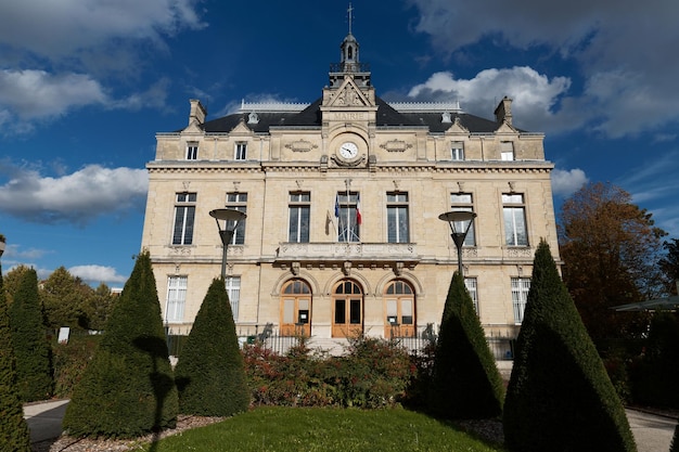 Ayuntamiento de la ciudad de Nogent le Perreux situada cerca de París Francia