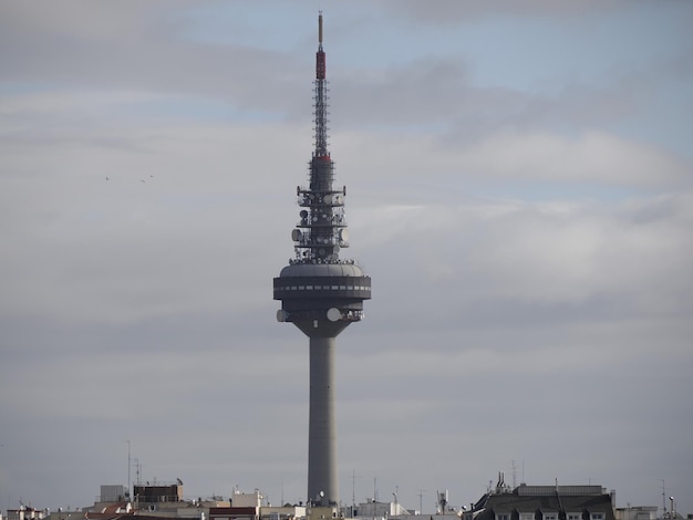 Ayuntamiento de Madrid, punto de referencia de la arquitectura del Palacio de Comunicaciones, vista desde arriba durante un día soleado en España.