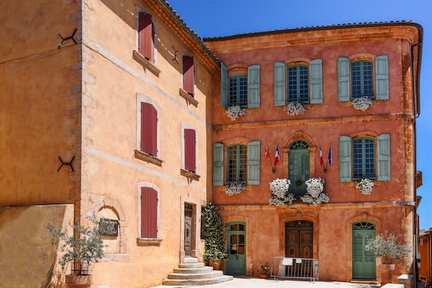 El ayuntamiento más hermoso de Roussillon en ProvenceLuberon