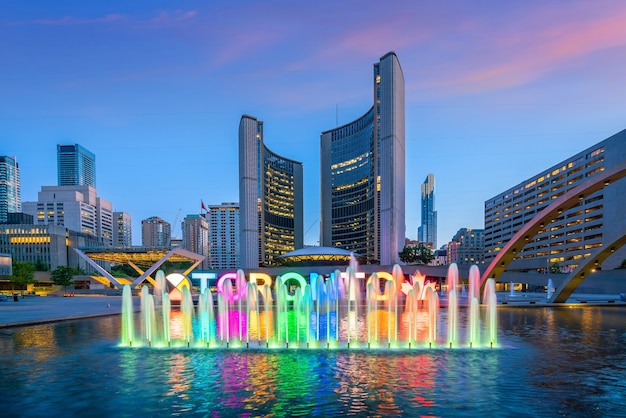 Ayuntamiento de Toronto y Nathan Phillips Square en Canadá