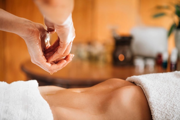 Ayurveda-Bauchmassage