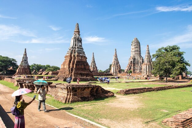 AYUTHYA THAILAND 13 de mayo de 2018 Viaje turístico para visitar Wat Chaiwatthanaram Es uno de los templos más impresionantes de Ayutthaya