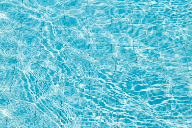 Azul arrancó agua en la piscina.