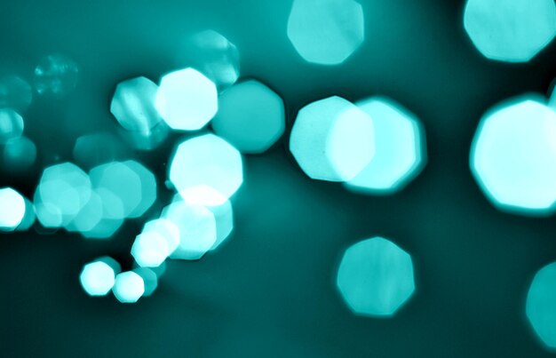 El azul azul brillante se mezcla y salpica el fondo abstracto para diseños llamativos