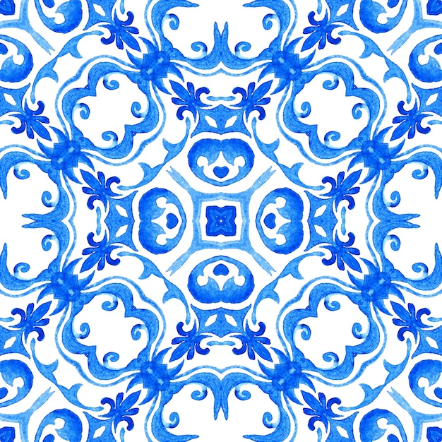 Azulejo dibujado a mano abstracto azul y blanco sin fisuras patrón de pintura de acuarela ornamental.