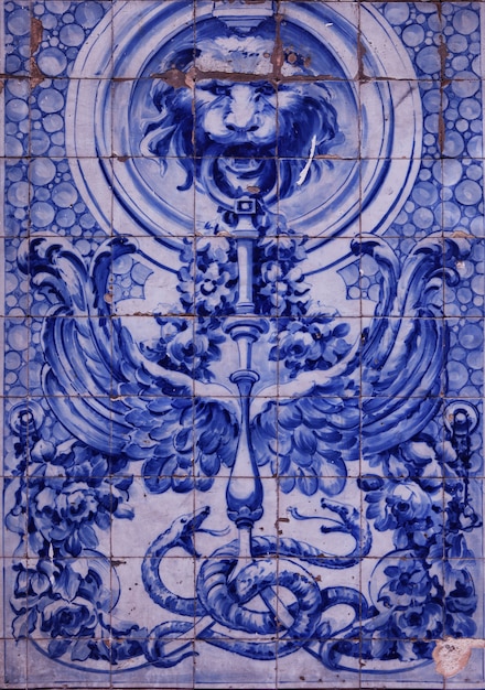 Azulejos antiguos en la casa de lisboa