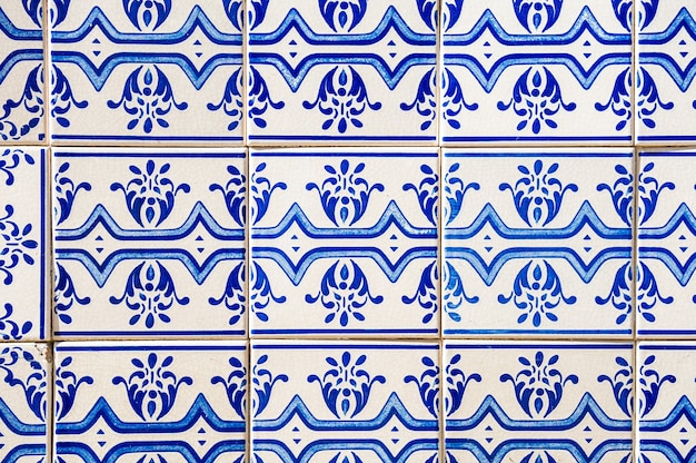 Foto azulejos decorativos de cerámica tradicional portuguesa azulejos. lisboa, portugal. fondo abstracto.