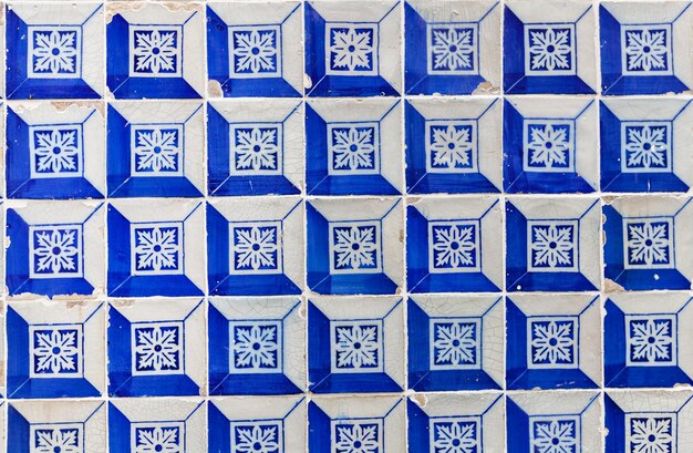 Azulejos decorativos tradicionales portugueses adornados