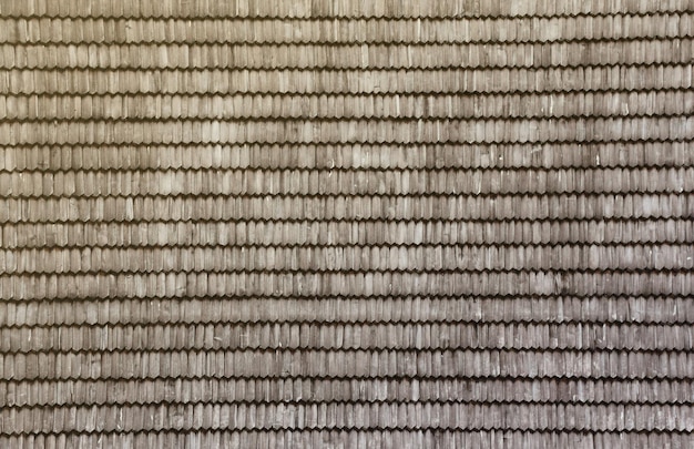 Foto los azulejos de techo de madera grises la textura de fondo un primer plano de un viejo techo gris cubierto con azulejas de madera