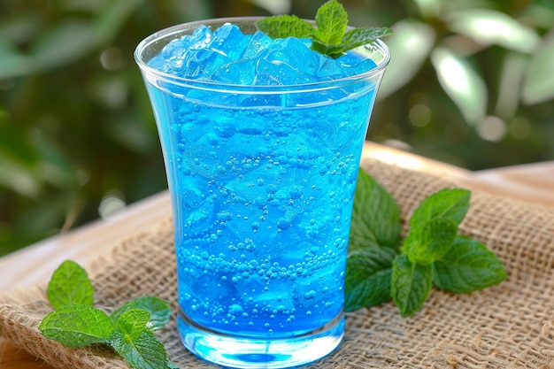 Foto azure refresher es un cóctel de jugo azul vigorizante