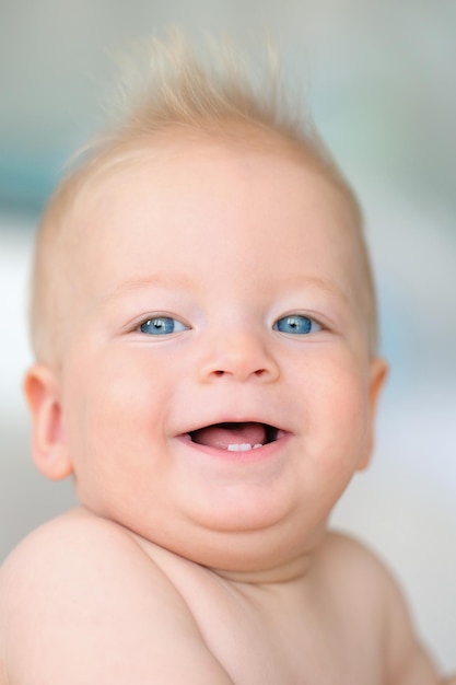 Foto baby mit blauen augen