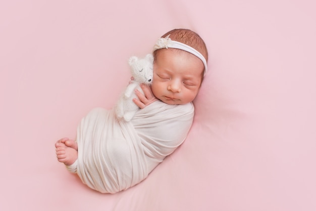 Baby mit einem Teddybär