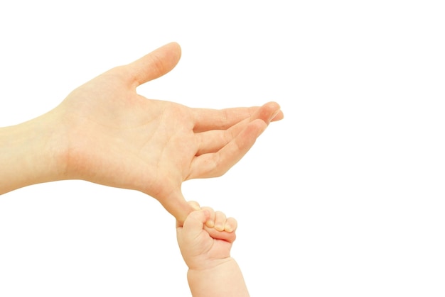 Babyhand, die Mutterfinger lokalisiert auf Weiß hält