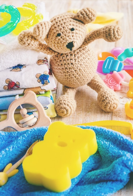 Babykleidung und Accessoires für das Neugeborene