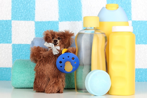 Babykosmetik im Badezimmer