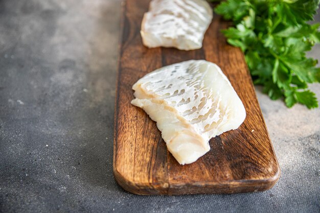 Foto bacalao pescado blanco filete sin piel comida fresca bocadillo en la mesa espacio de copia comida fondo rústico