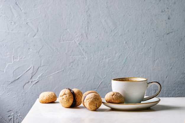 Baci di dama galletas de avellana