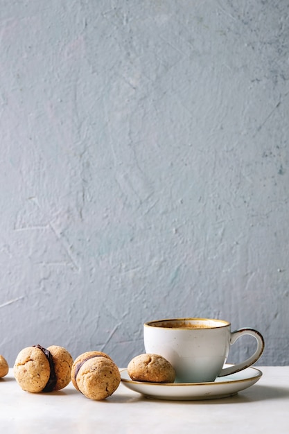 Baci di dama galletas de avellana