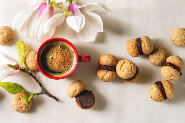 Baci di dama galletas de avellana