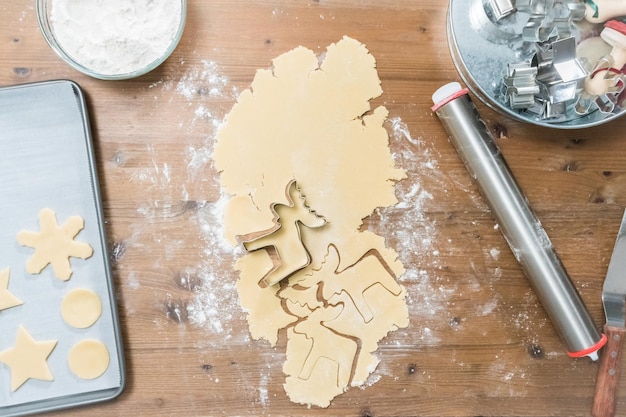 Backen von Weihnachtszuckerplätzchen für den Weihnachtsmann.