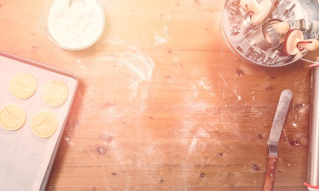 Backen von Weihnachtszuckerplätzchen für den Weihnachtsmann.