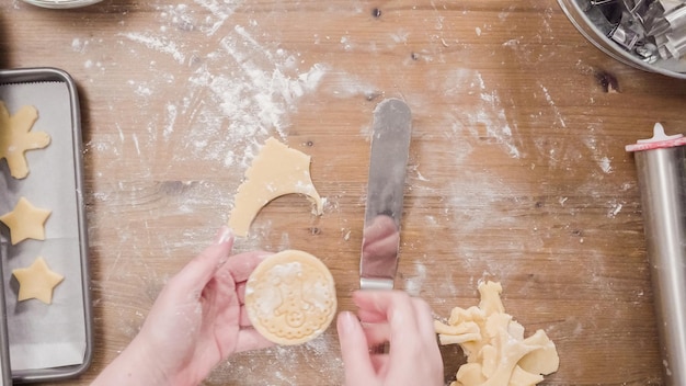 Backen von Weihnachtszuckerplätzchen für den Weihnachtsmann.