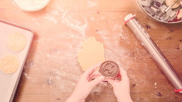 Backen von Weihnachtszuckerplätzchen für den Weihnachtsmann.