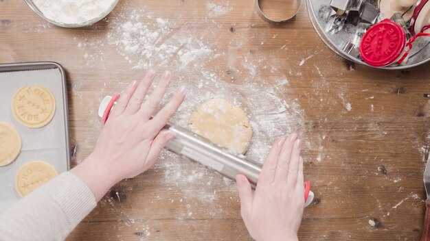 Backen von Weihnachtszuckerplätzchen für den Weihnachtsmann.