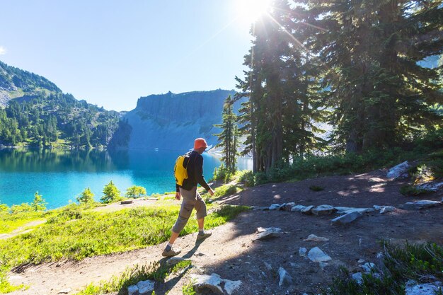 Backpacker in den Sommerbergen