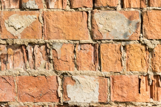 Backsteinmauer im Freien