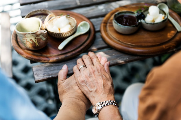 Foto bäcker-café-teig-mehl-gebäck-brot-knete