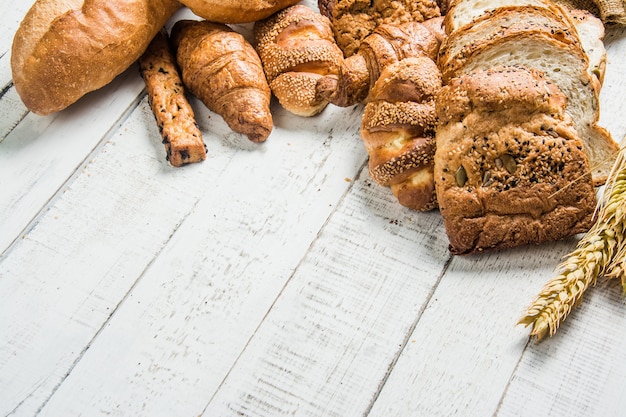 Bäckerei auf Holz weißen Hintergrund