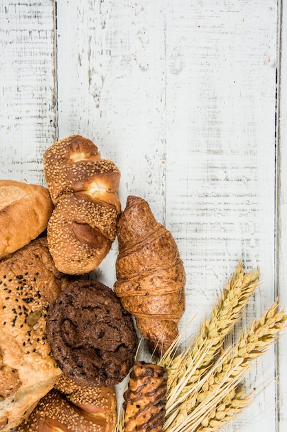 Bäckerei auf holz weißen hintergrund