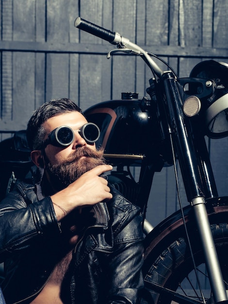 Foto bärtiger mann hipster biker