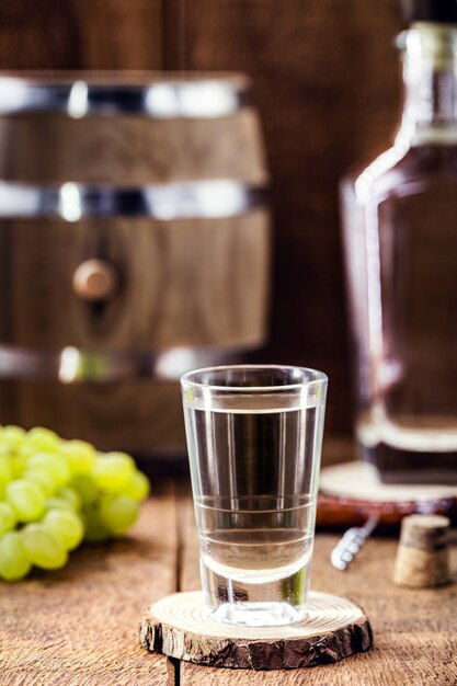 Bagaceira, bebida alcoólica com uva verde típica da itália e europa