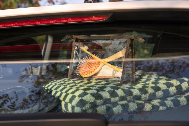 Foto bagagem vista da janela traseira do carro