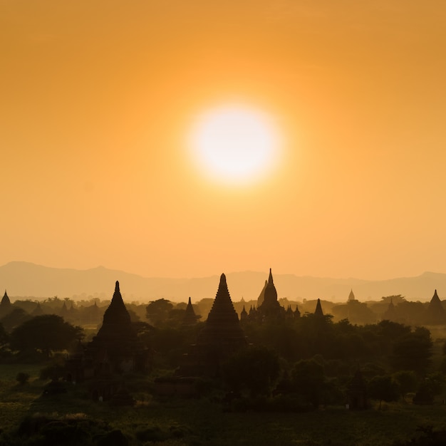 Bagan al atardecer, Myanmar