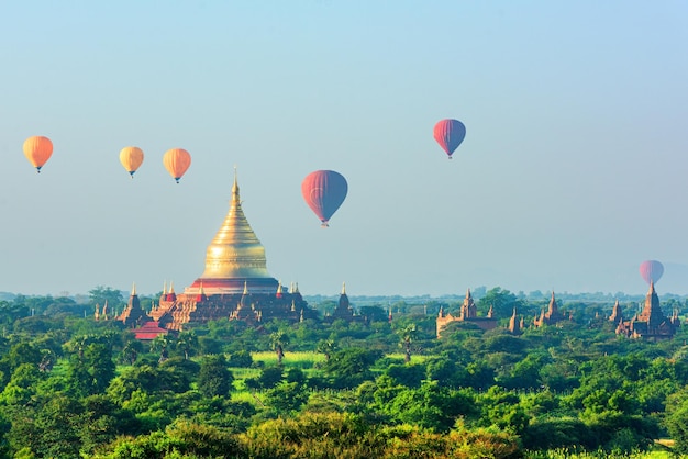 Bagan, mianmar, com balões