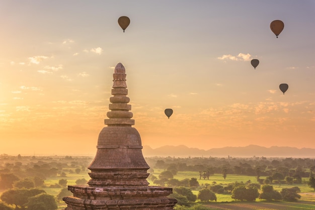 Bagan Myanmar alte Tempelruinenlandschaft in der archäologischen Zone