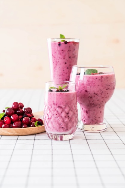 Bagas misturadas com smoothies de iogurte