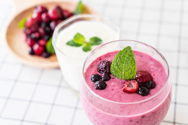 Bagas misturadas com smoothies de iogurte